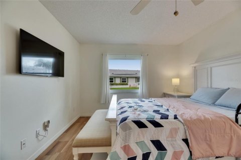 Condo in Sun City Center, Florida, 2 bedrooms  № 1799770 - photo 19