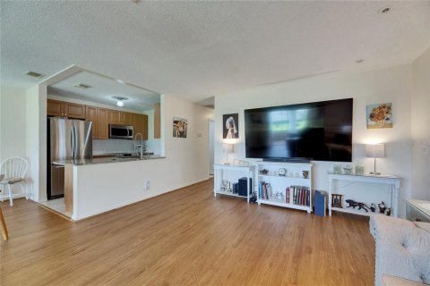Condo in Sun City Center, Florida, 2 bedrooms  № 1799770 - photo 7