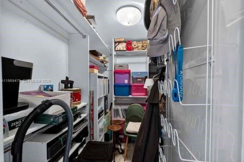 Купить кондоминиум в Майами, Флорида 1 спальня, 75.81м2, № 2025078 - фото 22