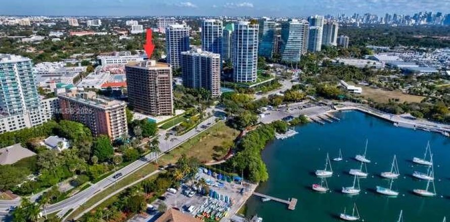 Кондоминиум с 1 спальней в Майами, Флорида № 2025078