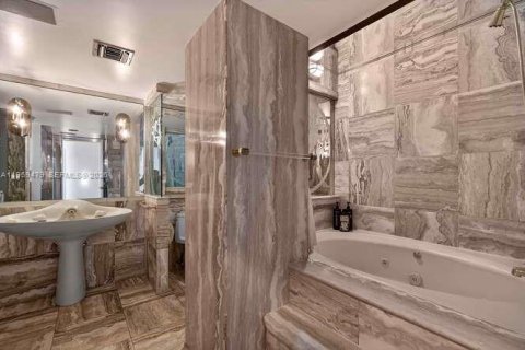 Купить кондоминиум в Майами, Флорида 1 спальня, 75.81м2, № 2025078 - фото 18