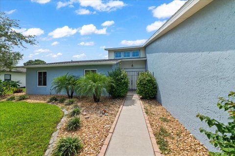 House in Melbourne, Florida 4 bedrooms, 228.63 sq.m. № 1904792 - photo 1