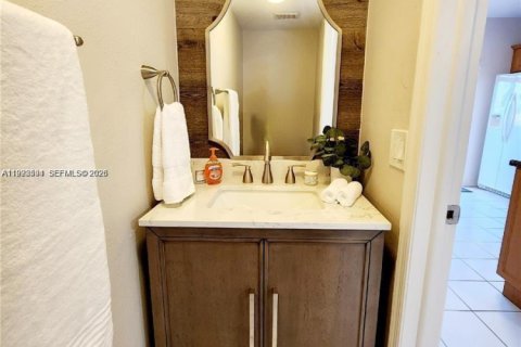 Condominio en alquiler en Hialeah Gardens, Florida, 2 dormitorios, 116.13 m2 № 2055531 - foto 10