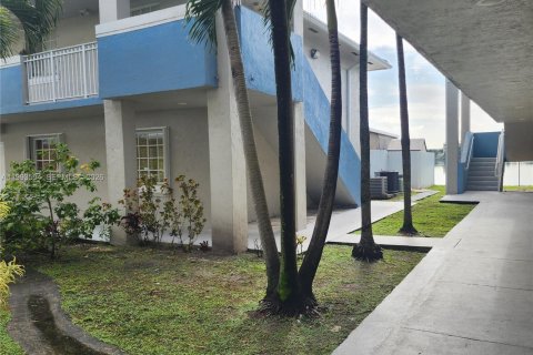 Condominio en alquiler en Hialeah Gardens, Florida, 2 dormitorios, 116.13 m2 № 2055531 - foto 5