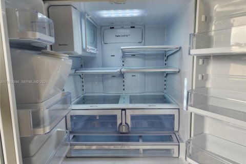 Condominio en alquiler en Hialeah Gardens, Florida, 2 dormitorios, 116.13 m2 № 2055531 - foto 16