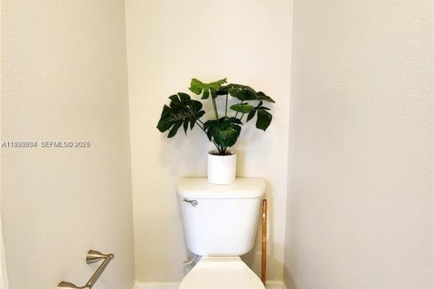 Condominio en alquiler en Hialeah Gardens, Florida, 2 dormitorios, 116.13 m2 № 2055531 - foto 11