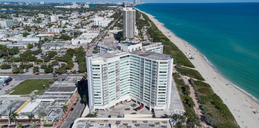 Condominio en Miami Beach, Florida, 3 dormitorios № 1811340