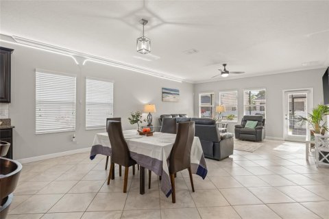 House in Land O' Lakes, Florida 5 bedrooms, 350.52 sq.m. № 1917458 - photo 11