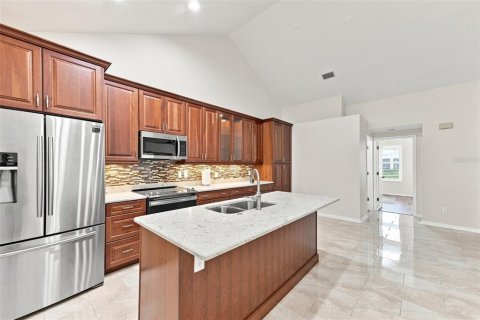 Condo in Sun City Center, Florida, 2 bedrooms  № 2266504 - photo 16
