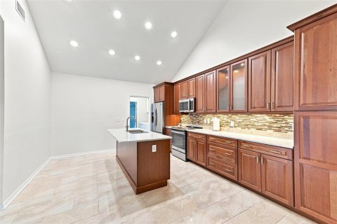 Condo in Sun City Center, Florida, 2 bedrooms  № 2266504 - photo 10