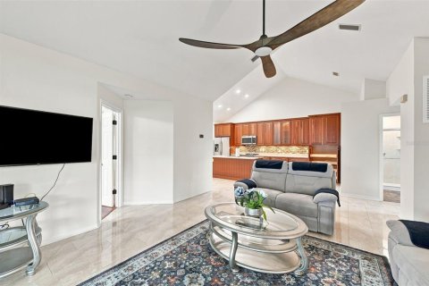 Condo in Sun City Center, Florida, 2 bedrooms  № 2266504 - photo 7