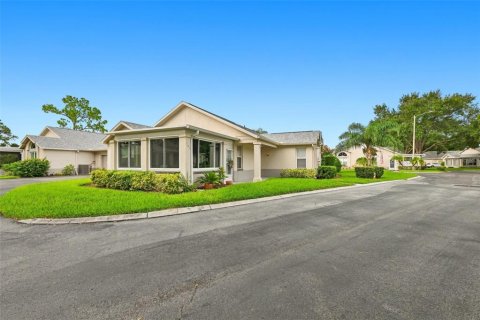 Condo in Sun City Center, Florida, 2 bedrooms  № 2266504 - photo 2