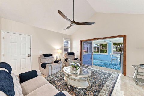 Condo in Sun City Center, Florida, 2 bedrooms  № 2266504 - photo 6