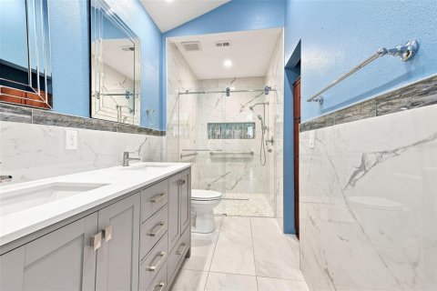Condo in Sun City Center, Florida, 2 bedrooms  № 2266504 - photo 22