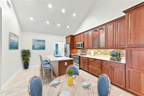 Condo in Sun City Center, Florida, 2 bedrooms  № 2266504 - photo 9