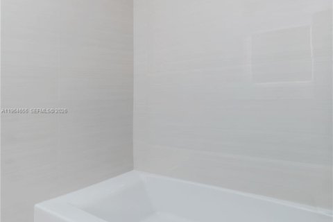 Купить виллу или дом в Форт-Лодердейл, Флорида 3 спальни, 215.81м2, № 2026045 - фото 28