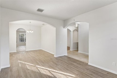 Villa ou maison à vendre à Land O' Lakes, Floride: 5 chambres, 316.24 m2 № 2398692 - photo 6