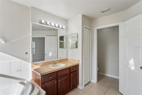 Villa ou maison à vendre à Land O' Lakes, Floride: 5 chambres, 316.24 m2 № 2398692 - photo 28