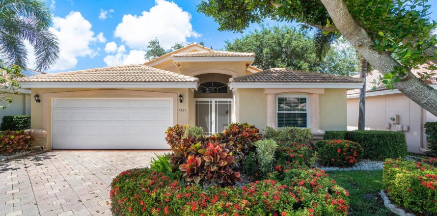 House in Boynton Beach, Florida 3 bedrooms, 160.54 sq.m. № 1161657