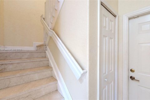 Casa en venta en Miami, Florida, 4 dormitorios, 214.6 m2 № 1938424 - foto 29