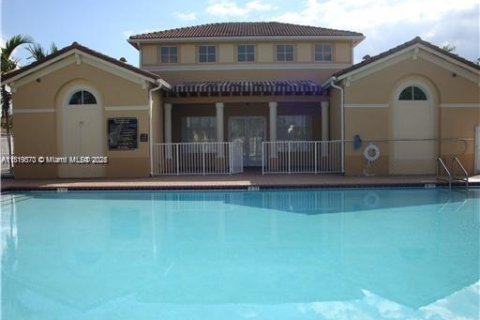 Villa ou maison à vendre à Miami, Floride: 4 chambres, 214.6 m2 № 1938424 - photo 4