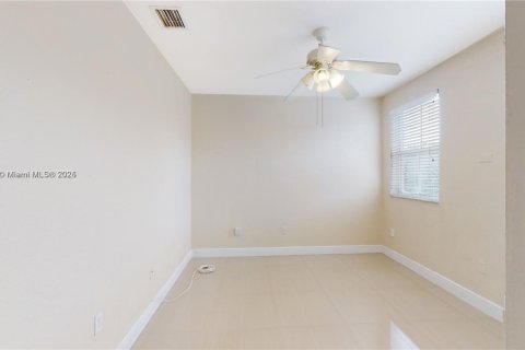 Villa ou maison à vendre à Miami, Floride: 4 chambres, 214.6 m2 № 1938424 - photo 18