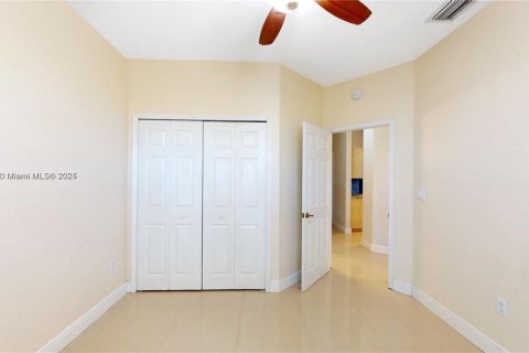Casa en venta en Miami, Florida, 4 dormitorios, 214.6 m2 № 1938424 - foto 26