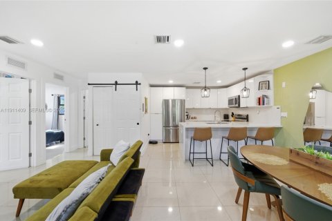 Villa ou maison à vendre à Pompano Beach, Floride: 3 chambres, 117.8 m2 № 1988607 - photo 6