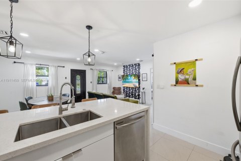 Villa ou maison à vendre à Pompano Beach, Floride: 3 chambres, 117.8 m2 № 1988607 - photo 11