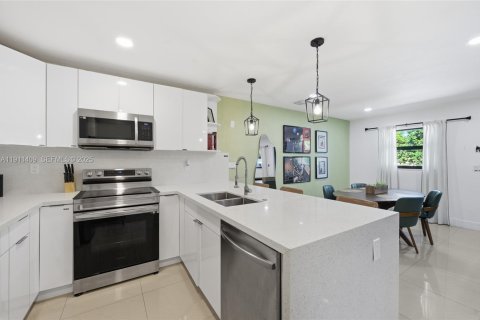 Villa ou maison à vendre à Pompano Beach, Floride: 3 chambres, 117.8 m2 № 1988607 - photo 17