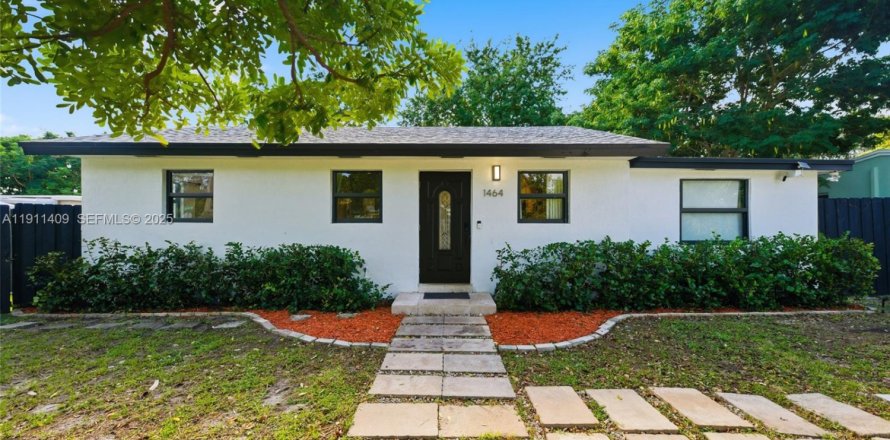 Villa ou maison à Pompano Beach, Floride 3 chambres, 117.8 m2 № 1988607