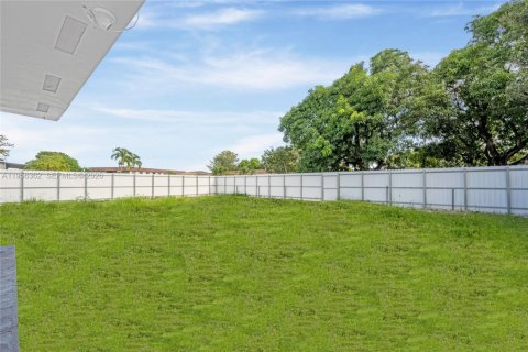 House in Opa-locka, Florida 2 bedrooms, 80.27 sq.m. № 2010424 - photo 17