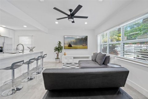 House in Opa-locka, Florida 2 bedrooms, 80.27 sq.m. № 2010424 - photo 6