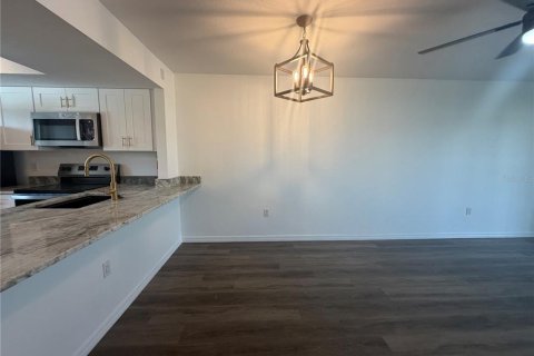 Condominio en alquiler en Punta Gorda, Florida, 2 dormitorios, 82.31 m2 № 2230196 - foto 8