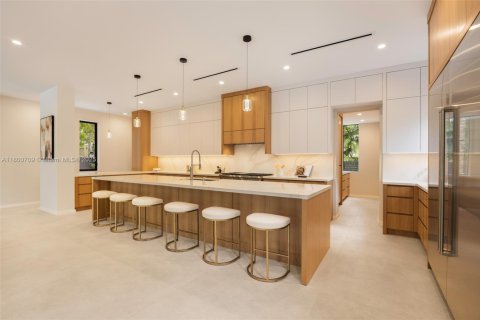 House in Miami, Florida 5 bedrooms, 382.2 sq.m. № 1695881 - photo 15