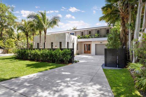 House in Miami, Florida 5 bedrooms, 382.2 sq.m. № 1695881 - photo 1