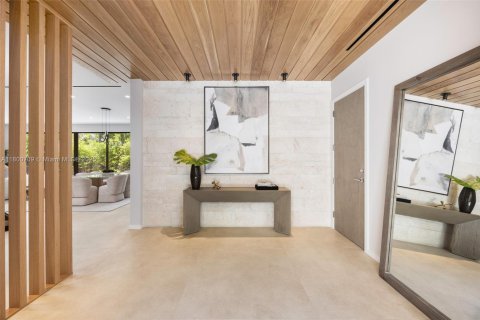 House in Miami, Florida 5 bedrooms, 382.2 sq.m. № 1695881 - photo 5