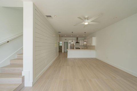 Townhouse in Islamorada, Village of Islands, Florida 3 bedrooms, 156.08 sq.m. № 1026199 - photo 1