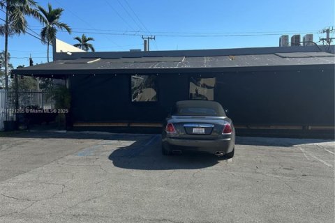 Commercial property in North Miami Beach, Florida № 1702398 - photo 3