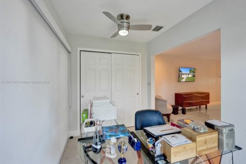 House in Lake Worth, Florida 2 bedrooms, 101.08 sq.m. № 1811723 - photo 23