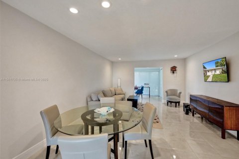House in Lake Worth, Florida 2 bedrooms, 101.08 sq.m. № 1811723 - photo 12