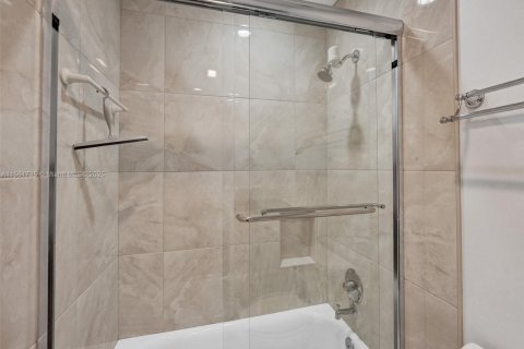 House in Lake Worth, Florida 2 bedrooms, 101.08 sq.m. № 1811723 - photo 19