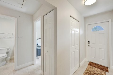House in Lake Worth, Florida 2 bedrooms, 101.08 sq.m. № 1811723 - photo 3