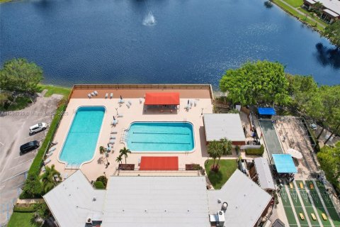 House in Lake Worth, Florida 2 bedrooms, 101.08 sq.m. № 1811723 - photo 25