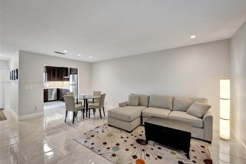 House in Lake Worth, Florida 2 bedrooms, 101.08 sq.m. № 1811723 - photo 4