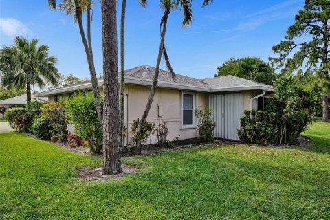 House in Lake Worth, Florida 2 bedrooms, 101.08 sq.m. № 1811723 - photo 1