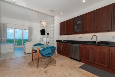 Condominio en alquiler en Miami Beach, Florida, 55.74 m2 № 1492974 - foto 7