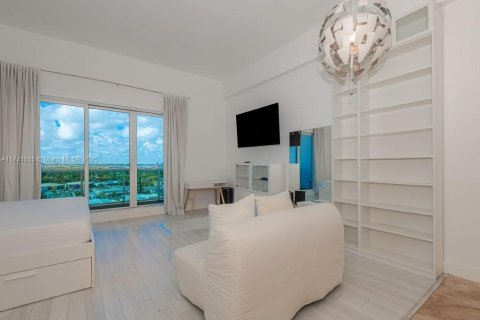 Condominio en alquiler en Miami Beach, Florida, 55.74 m2 № 1492974 - foto 5