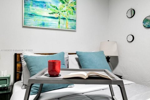 Apartamento en alquiler en Hollywood, Florida, 1 dormitorio, 263.75 m2 № 2081847 - foto 3