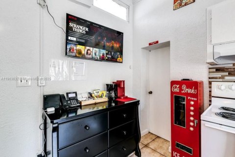 Apartamento en alquiler en Hollywood, Florida, 1 dormitorio, 263.75 m2 № 2081847 - foto 12
